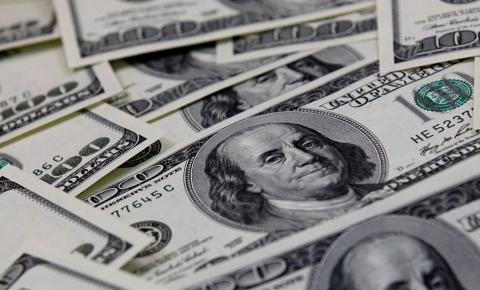Dólar fecha em alta após comentários do Banco Central americano